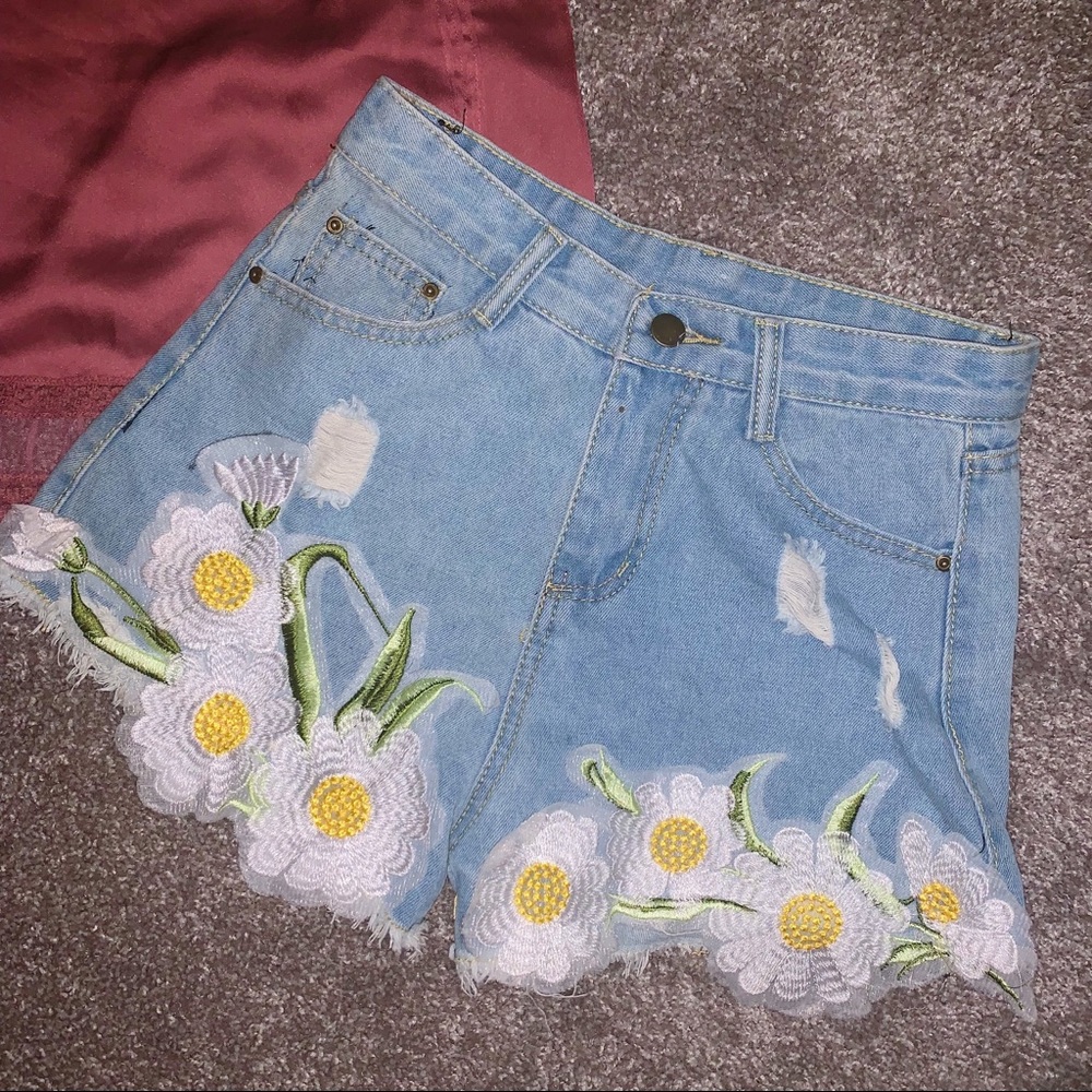 Flower Embroidered Shorts 2